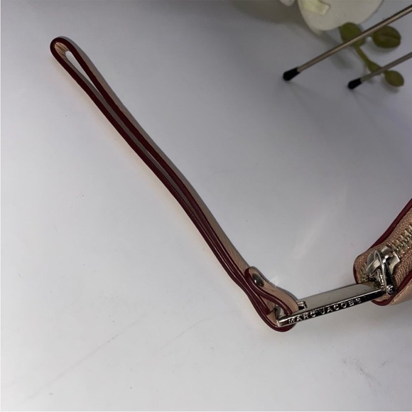 Marc Jacobs Leather Zip Around Wristlet Nude- Pre Loved - Picture 6 of 11